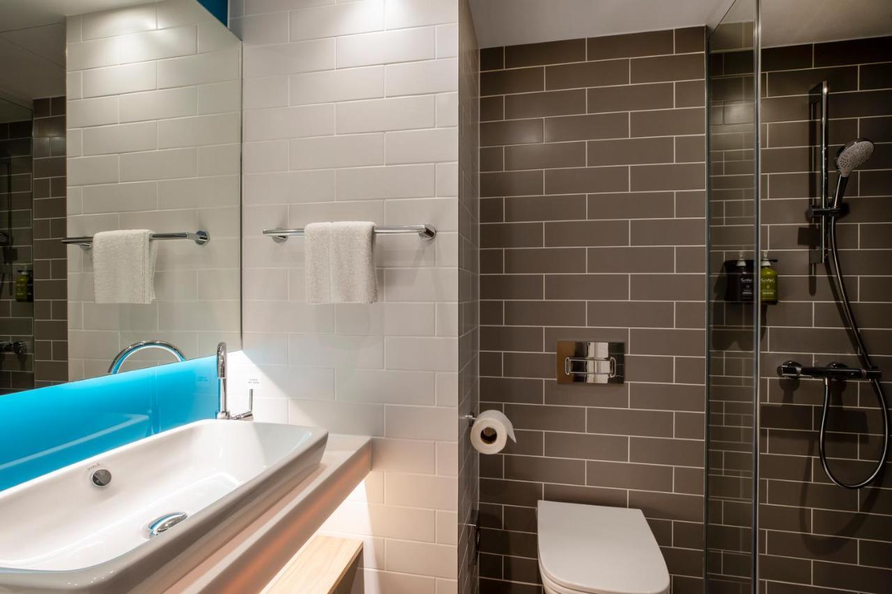 Holiday Inn Express Cambridge West - Cambourne By Ihg Exterior photo