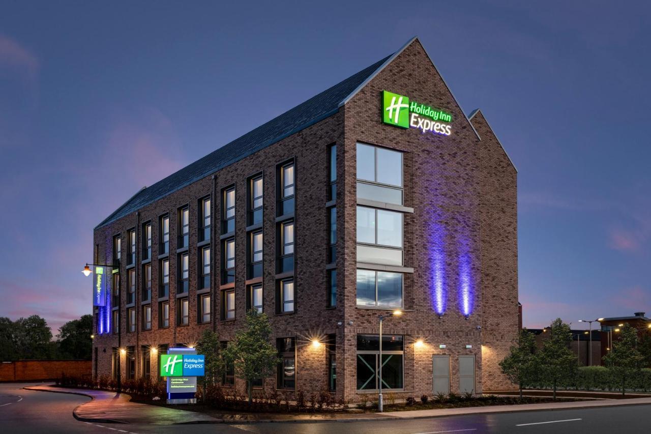 Holiday Inn Express Cambridge West - Cambourne By Ihg Exterior photo