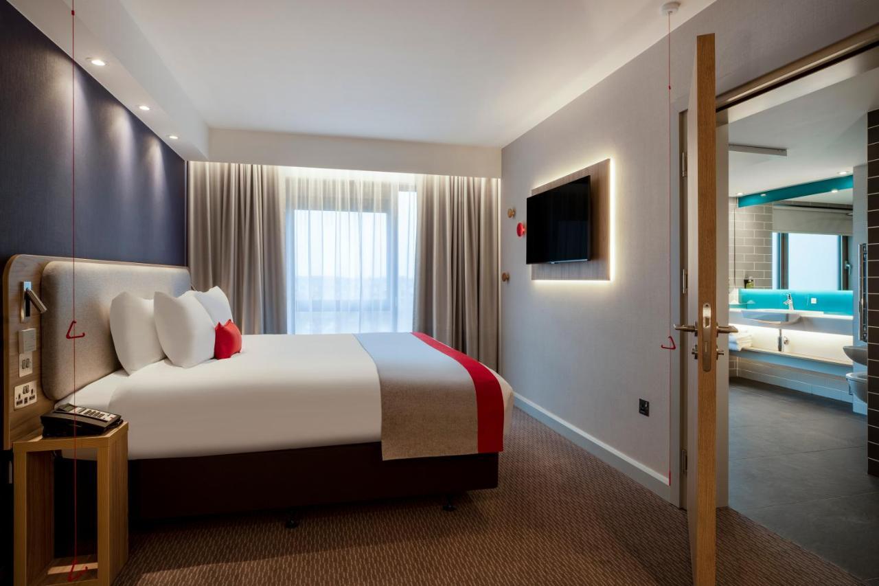 Holiday Inn Express Cambridge West - Cambourne By Ihg Exterior photo