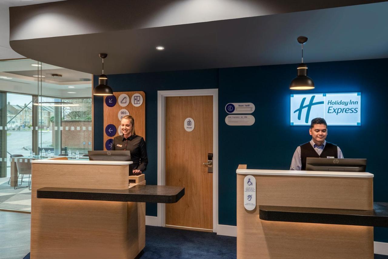 Holiday Inn Express Cambridge West - Cambourne By Ihg Exterior photo