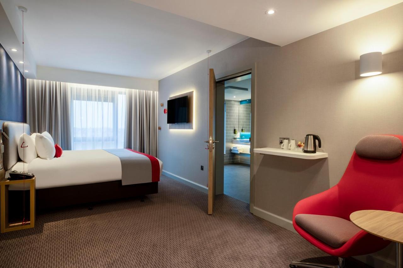 Holiday Inn Express Cambridge West - Cambourne By Ihg Exterior photo