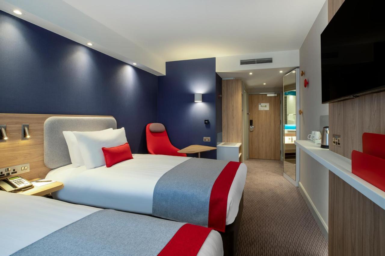 Holiday Inn Express Cambridge West - Cambourne By Ihg Exterior photo