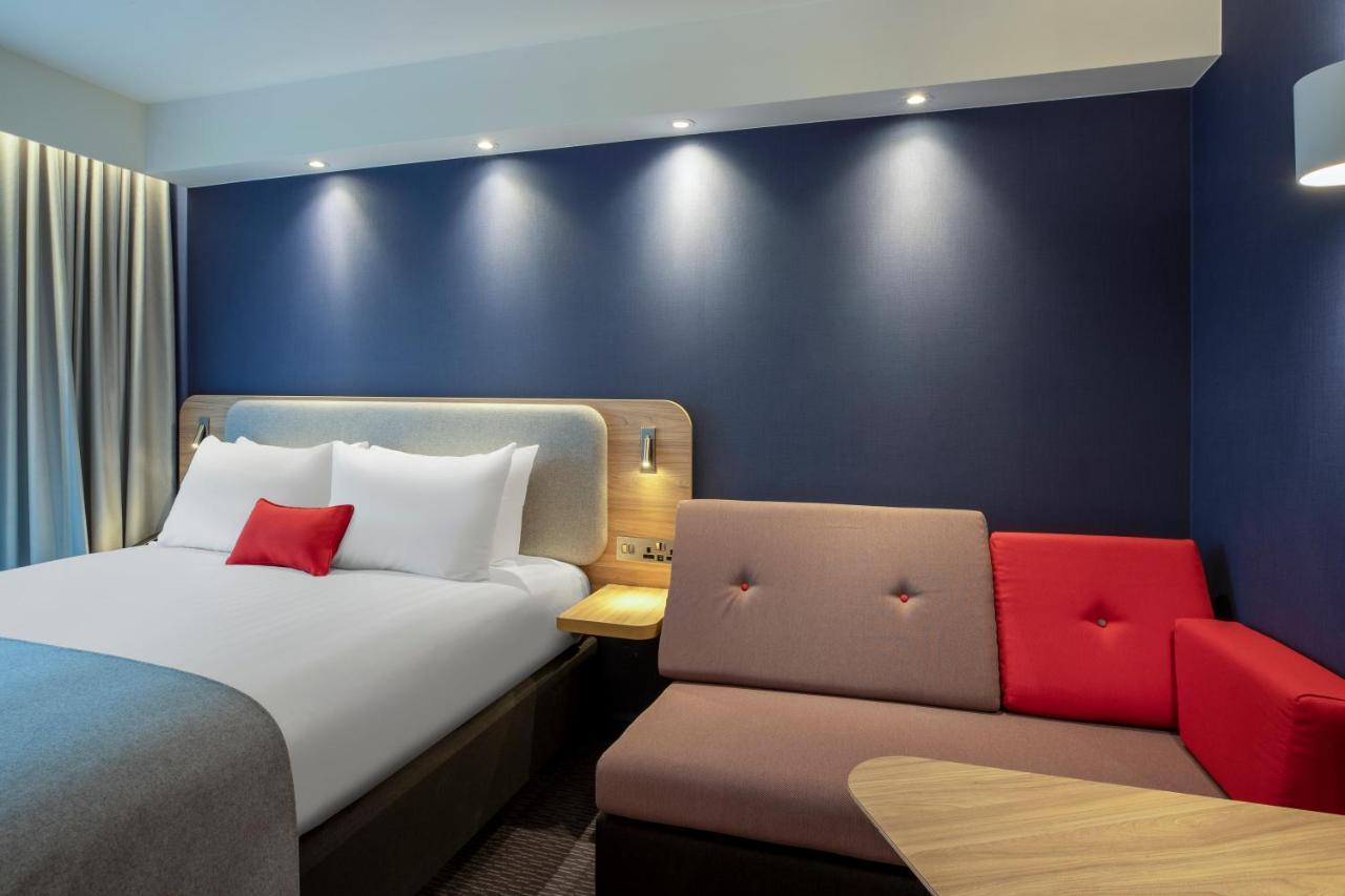 Holiday Inn Express Cambridge West - Cambourne By Ihg Exterior photo