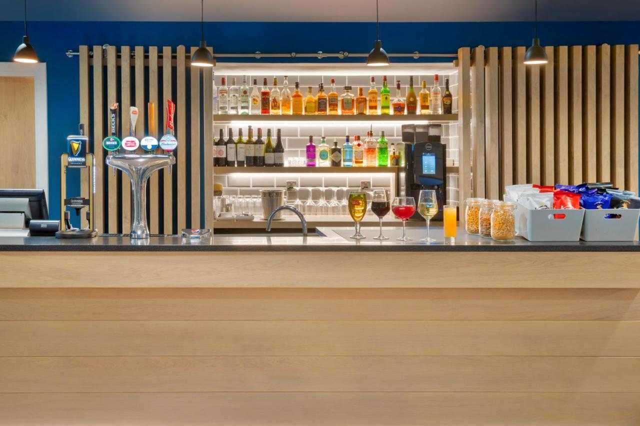 Holiday Inn Express Cambridge West - Cambourne By Ihg Exterior photo