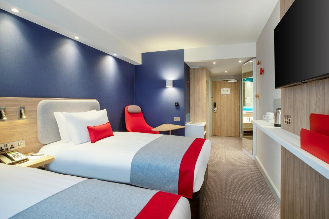 Holiday Inn Express Cambridge West - Cambourne By Ihg Exterior photo